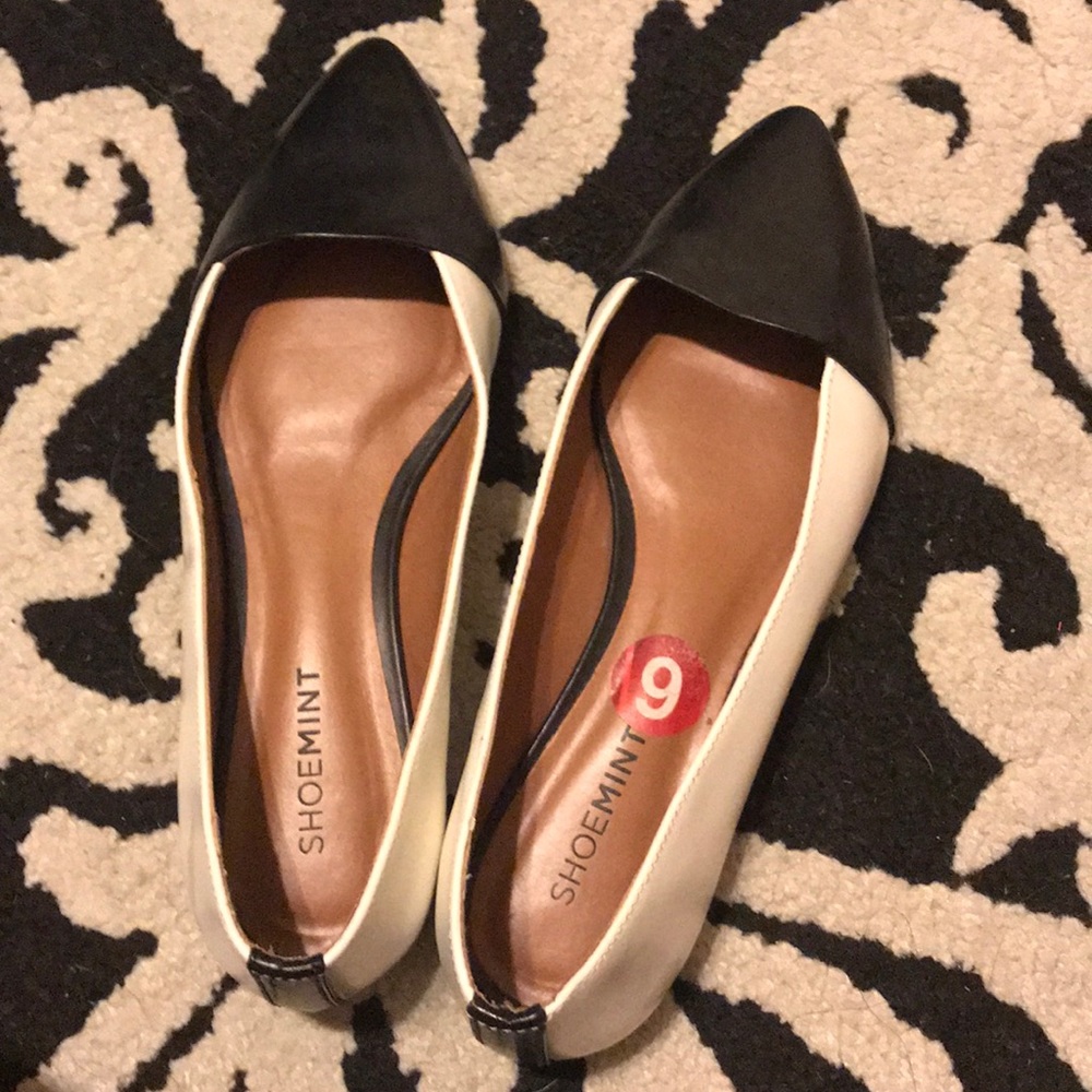 Size 6 flats from shoe mint
